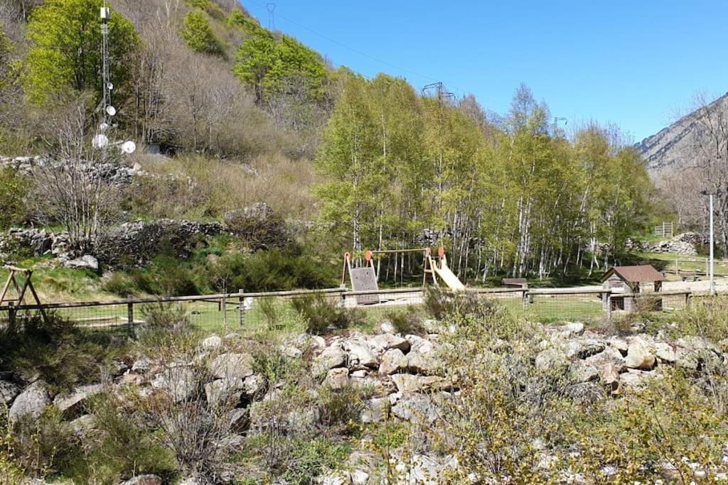 6b Dans Les Pyrenees Proche D'andorre Chalet
