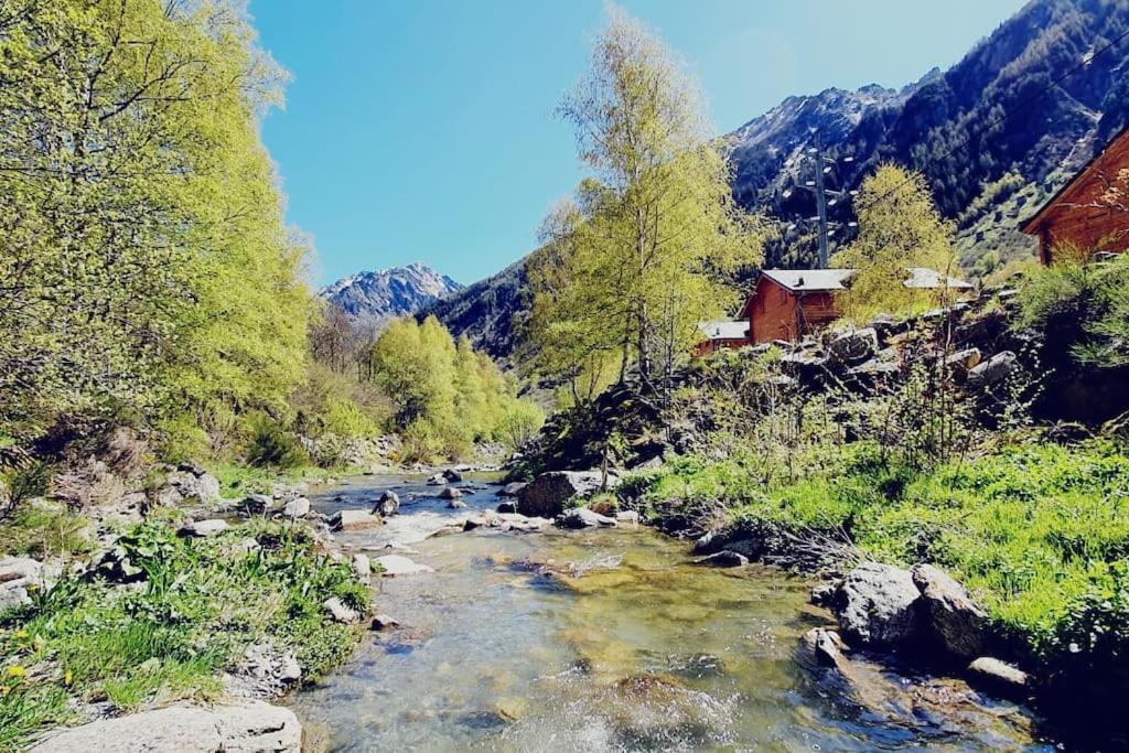 6b Dans Les Pyrenees Proche D'andorre *
